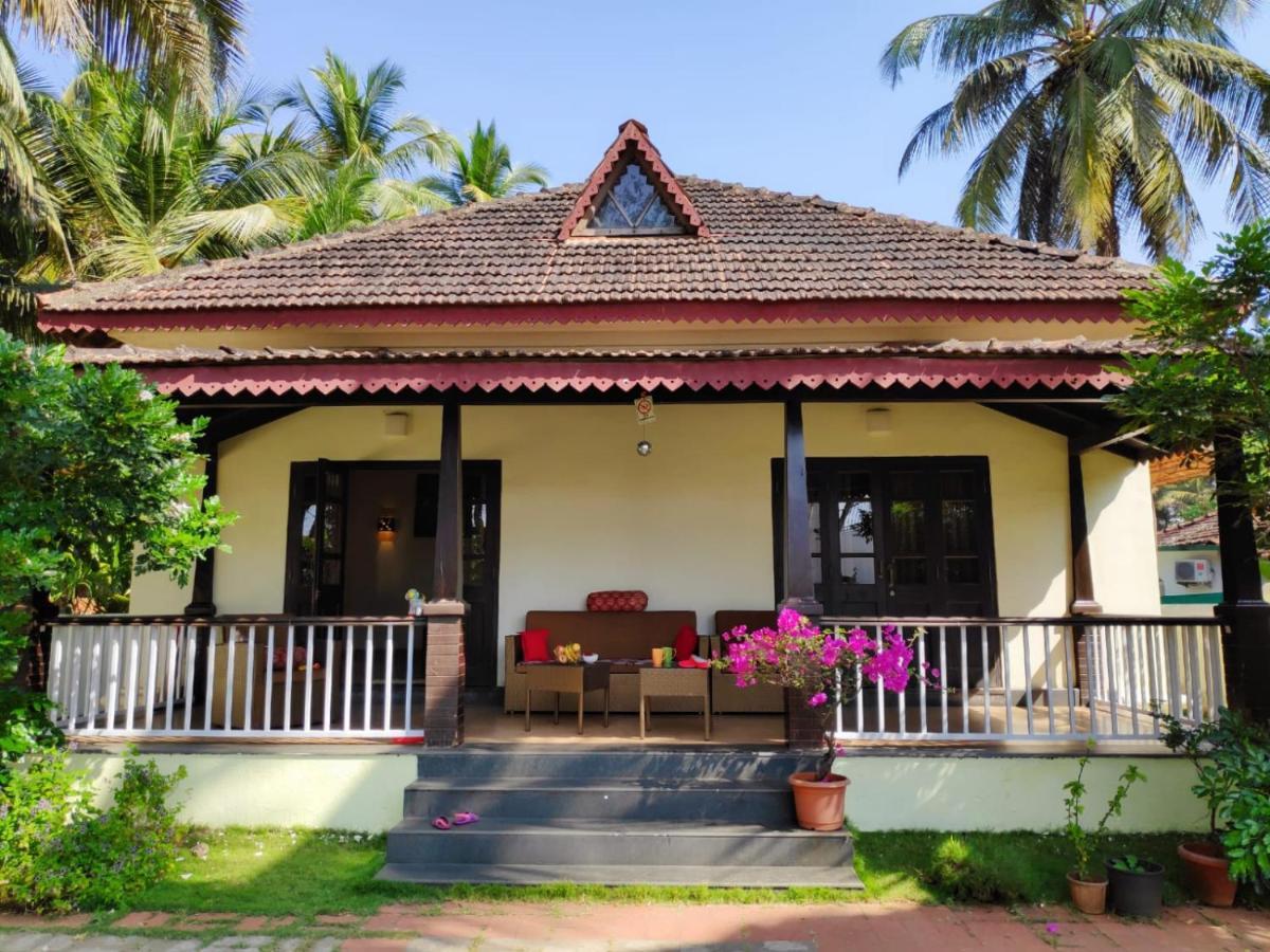 Beach Villa Morjim Exterior photo