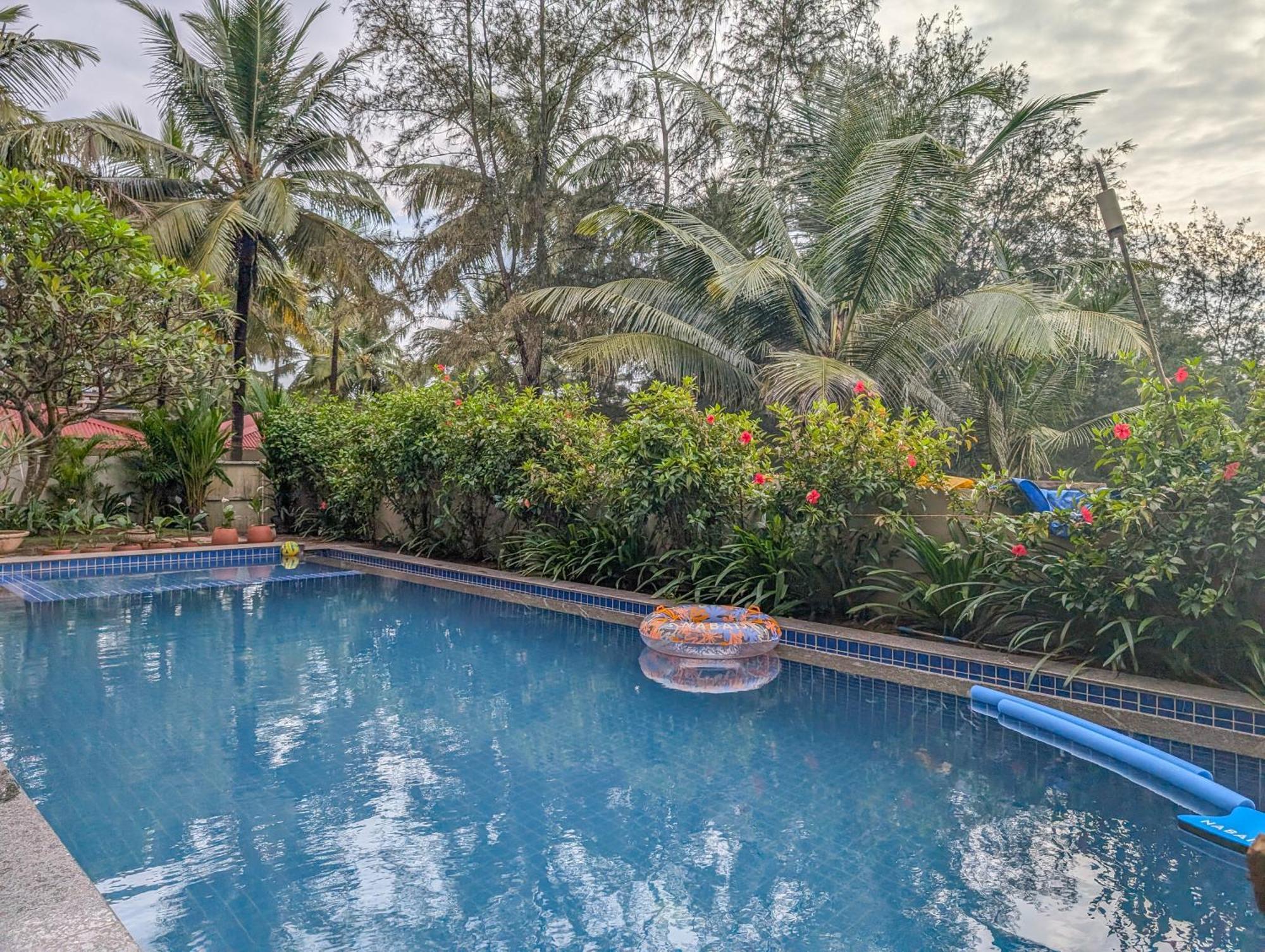 Beach Villa Morjim Exterior photo
