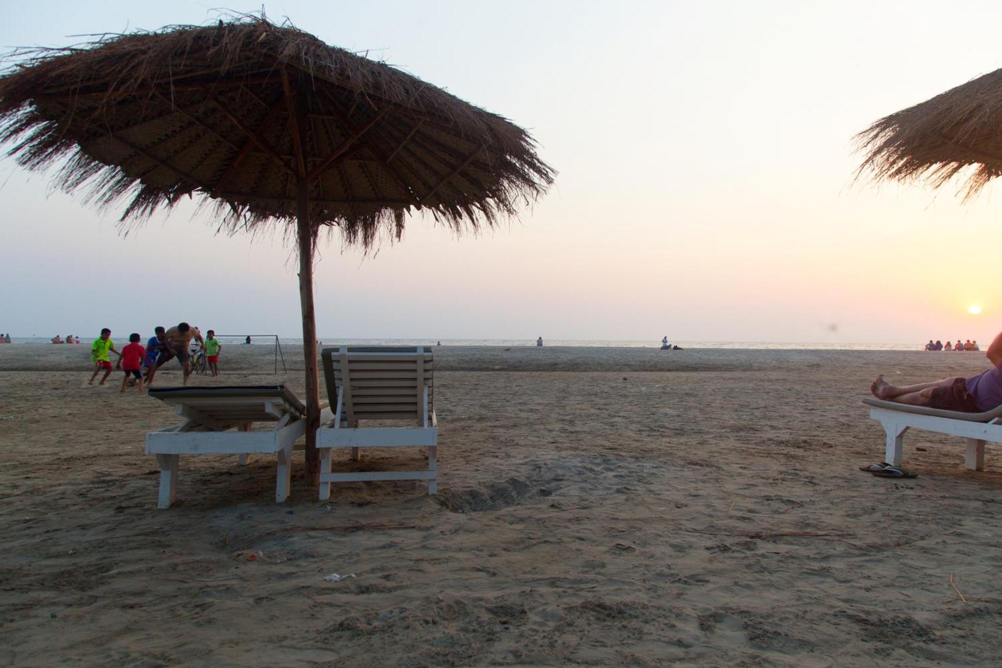 Beach Villa Morjim Exterior photo